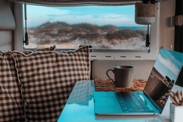 how to start a travel blog