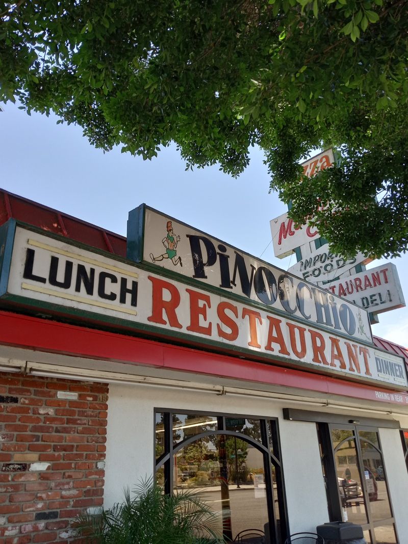 A Burbank Corner Where The Deli, Market, And Restaurant Share One Roof