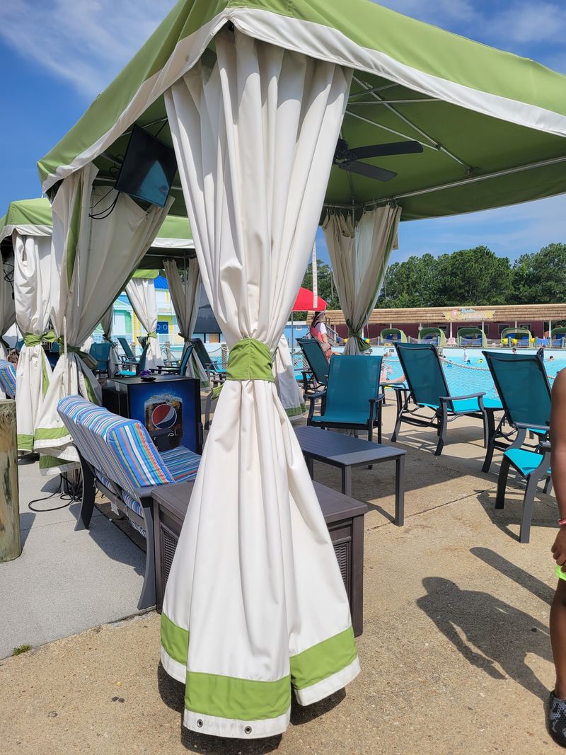 A Cabana Turns a Fun Night Into a Fancy One A Cabana Turns a Fun Night Into a Fancy One
