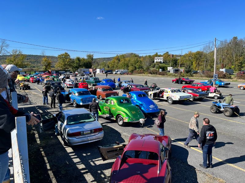 A Family Crowd That Talks Horsepower