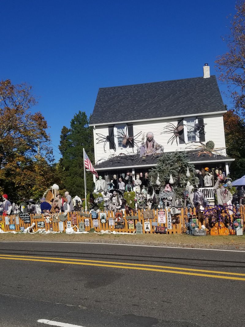 A Halloween House In Evesham That Lets You Wander Right In A Halloween House In Evesham That Lets You Wander Right In