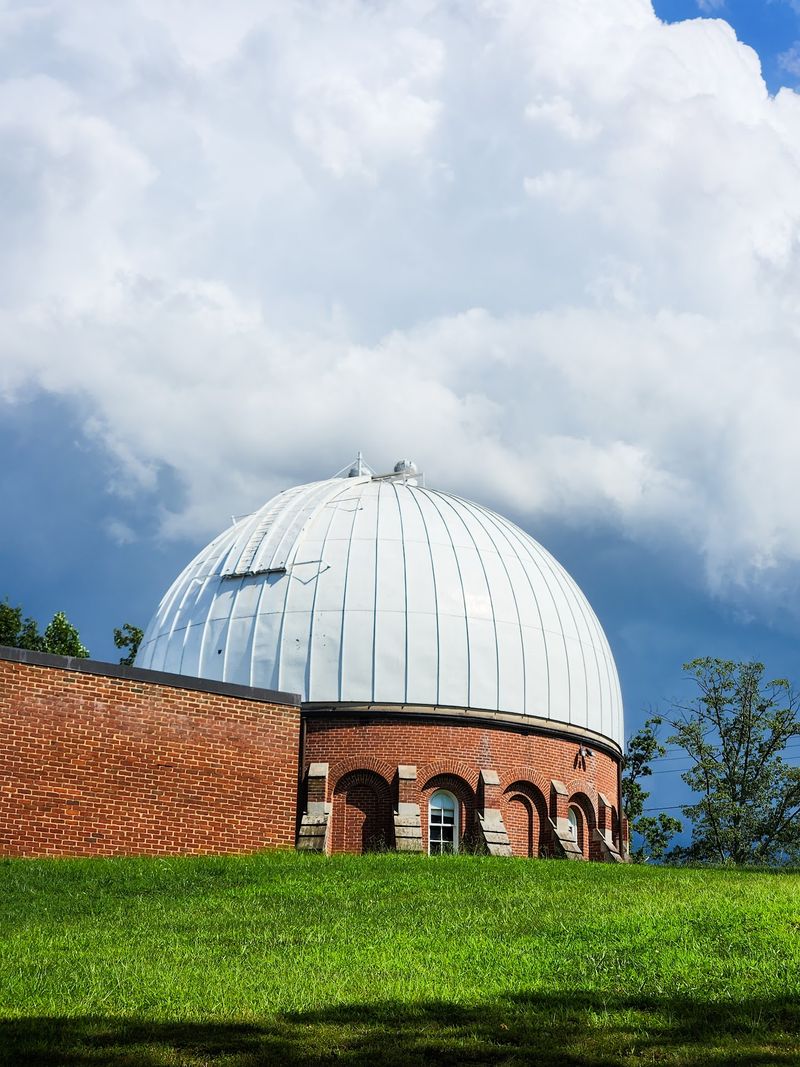 A Hilltop Dome Where Stargazing Goes Old-School A Hilltop Dome Where Stargazing Goes Old-School