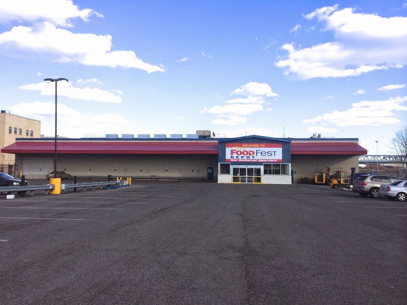 A Massive Food Warehouse Waiting In Port Morris A Massive Food Warehouse Waiting In Port Morris