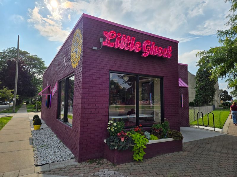 A Pint-Sized Haunt Right On Woodward Avenue A Pint-Sized Haunt Right On Woodward Avenue