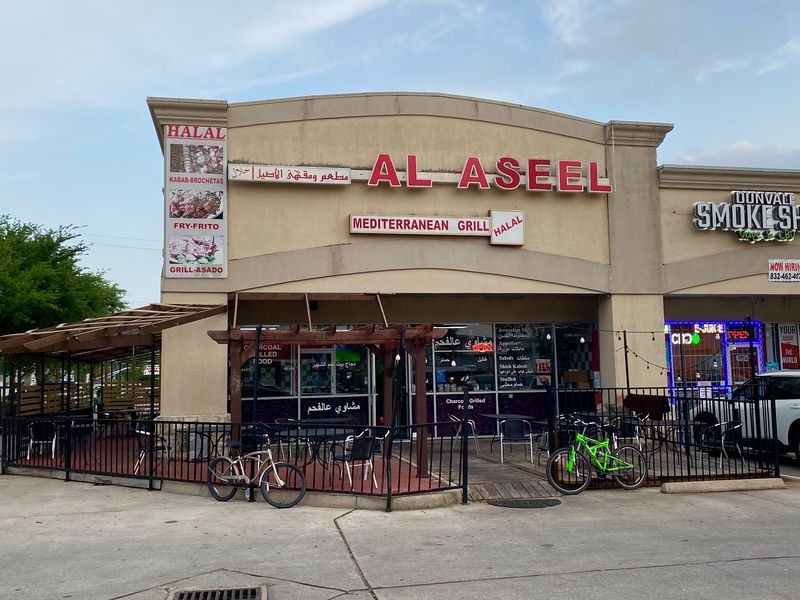 A Strip-Mall Grill on Richmond Avenue A Strip-Mall Grill on Richmond Avenue