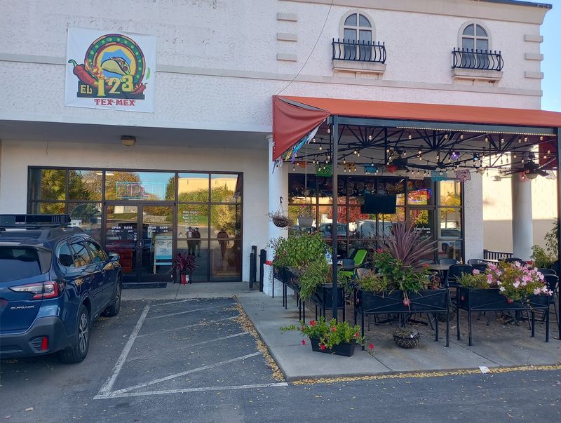 A Strip Mall Taco Bar on the Virginia Side of the Line