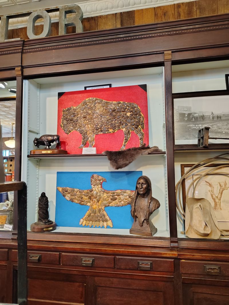 Art Gallery, Gift Shop and Friendly Faces