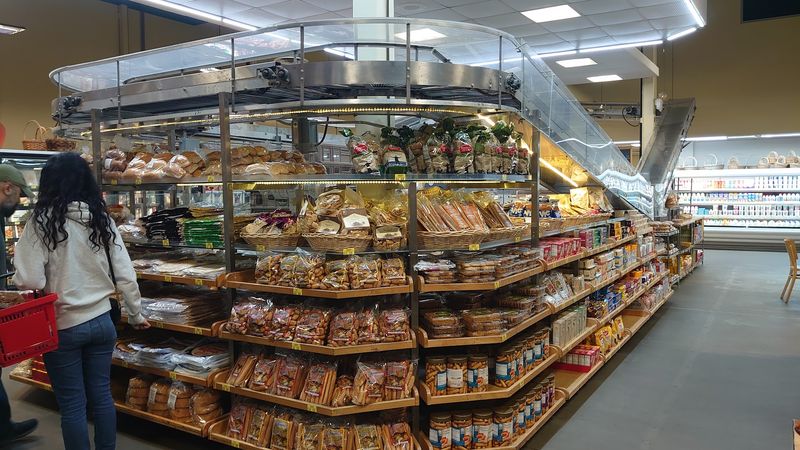 Atmosphere That Pleases Kids and Cooks Alike