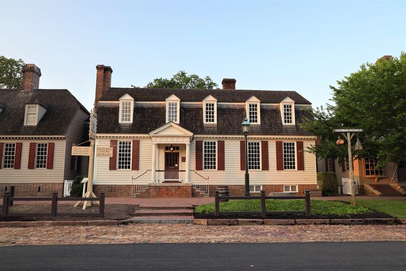 Bedtime Options From Royal Suites to Colonial Houses Bedtime Options From Royal Suites to Colonial Houses