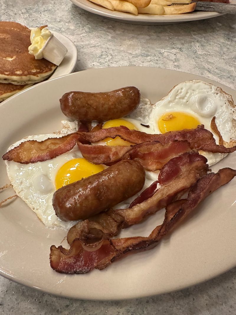 Breakfast Plates Built for Big Appetites
