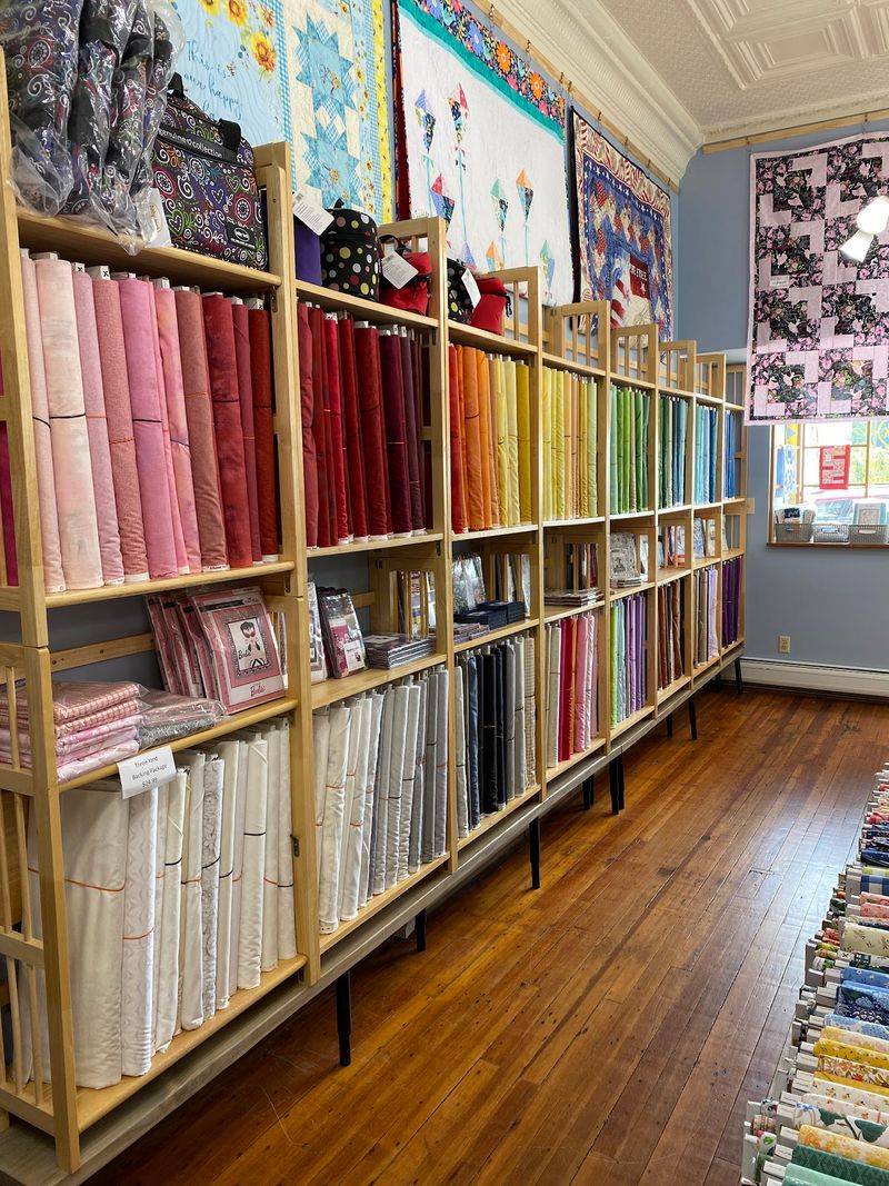 Creekside Fabrics, Quilts & Yarn