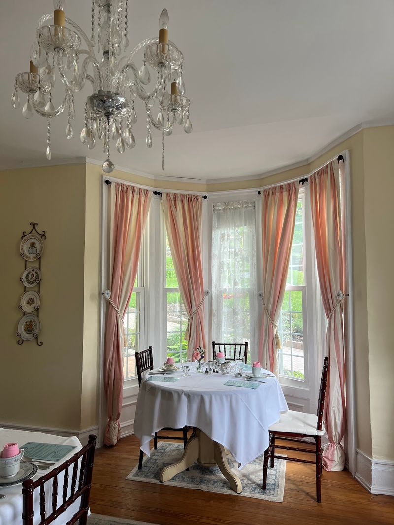 Decor So Detailed You Might Forget Your Tea Decor So Detailed You Might Forget Your Tea