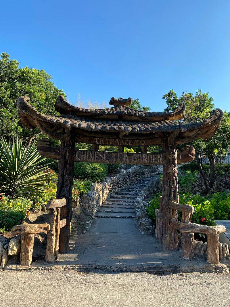 Hours, Free Entry and Parking Tips Hours, Free Entry and Parking Tips