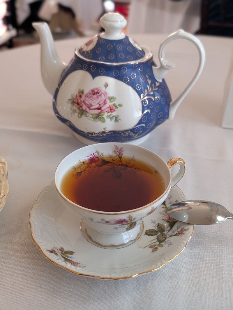 Loose Leaf Tea Poured The Proper English Way Loose Leaf Tea Poured The Proper English Way