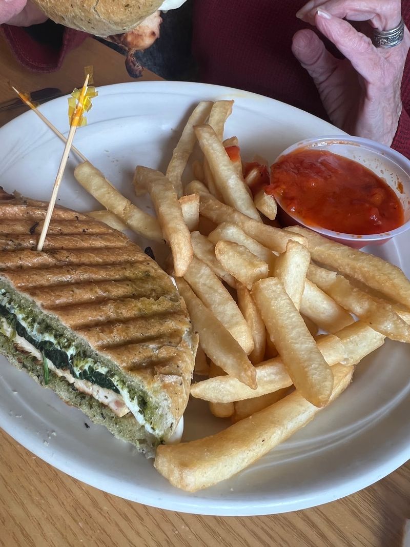 Lunch With A Homemade Roll Advantage