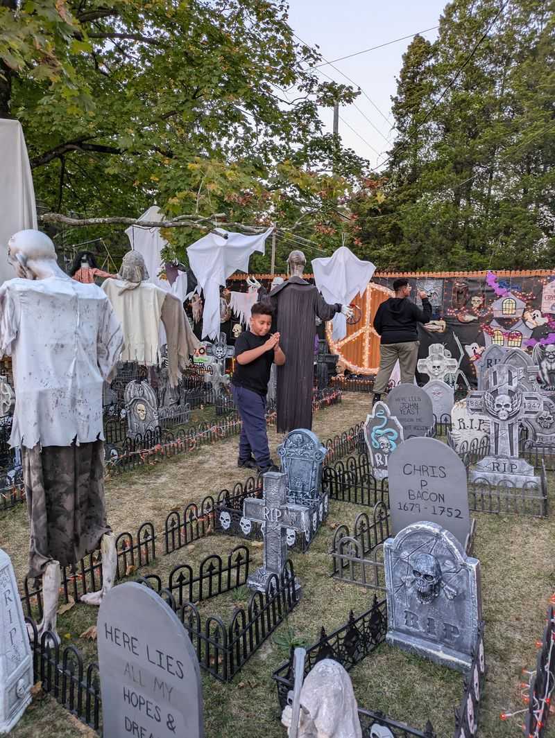 Meet Dave, The Neighbor Behind All The Spooky Fun Meet Dave, The Neighbor Behind All The Spooky Fun