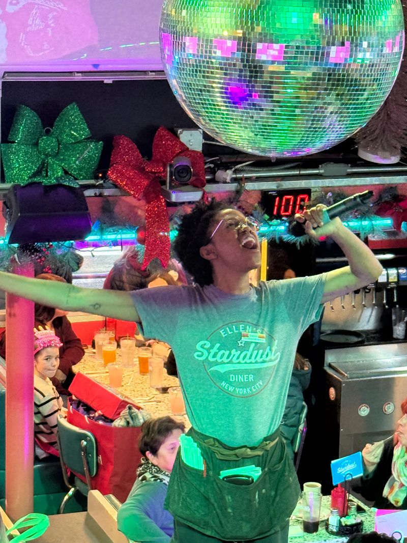 Meet The Stardusters, Servers With Serious Vocal Range
