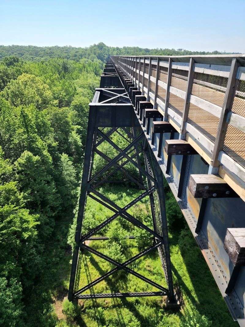 Nearly Half a Mile of Bridge With Zero Car Horns