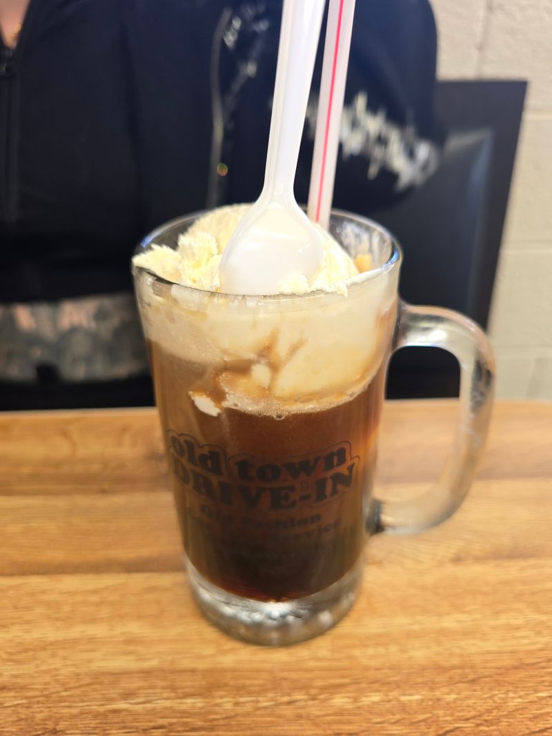 Root Beer Floats Win Over The Teen Crowd Root Beer Floats Win Over The Teen Crowd