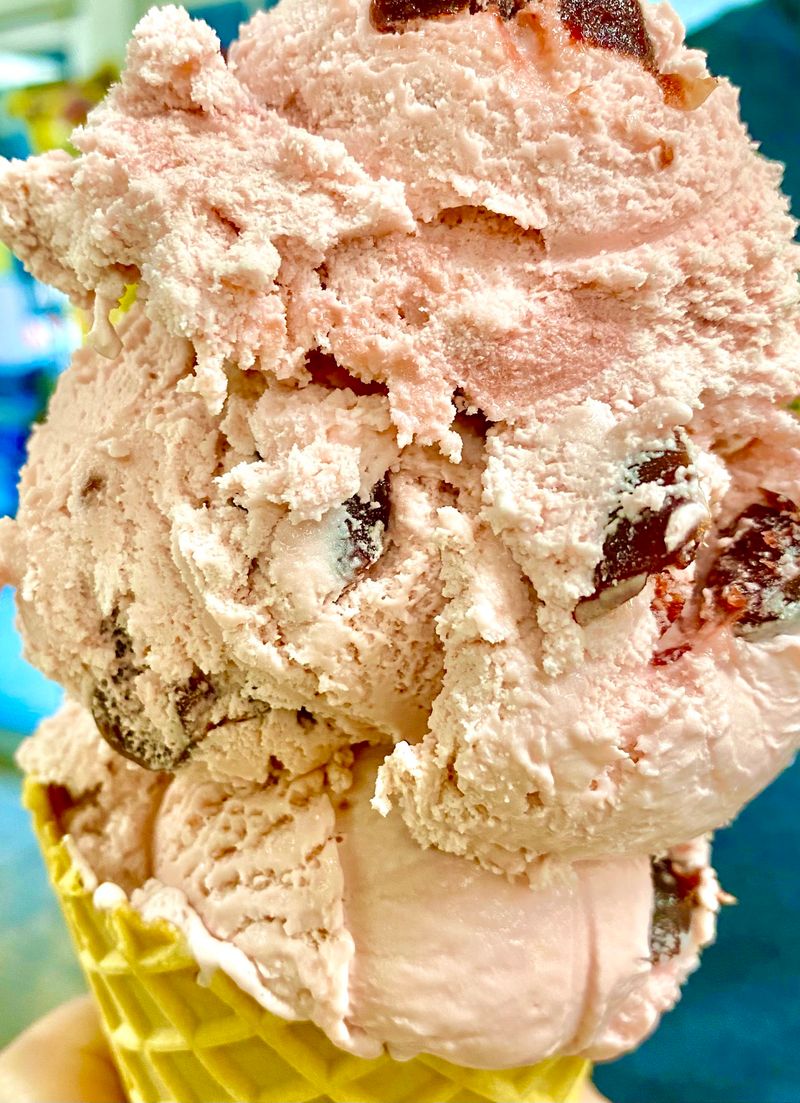 Scoops So Big the Kid Size Needs a Warning Label