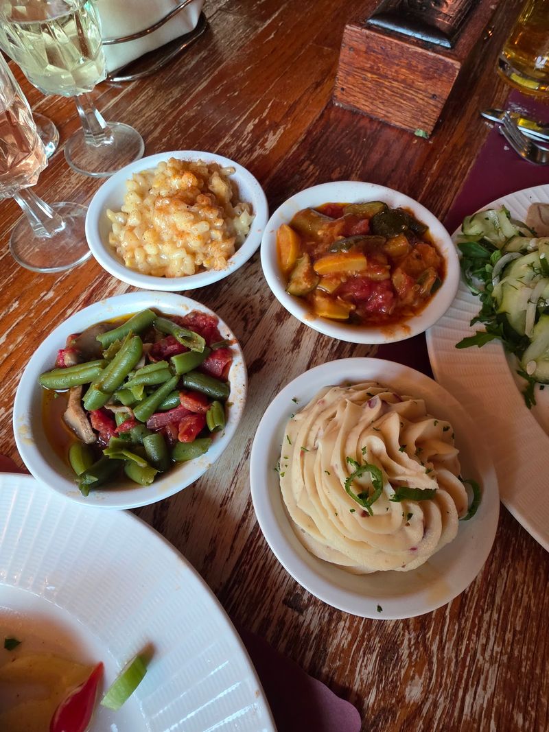 Side Dishes That Arrive Like a Family Reunion Side Dishes That Arrive Like a Family Reunion