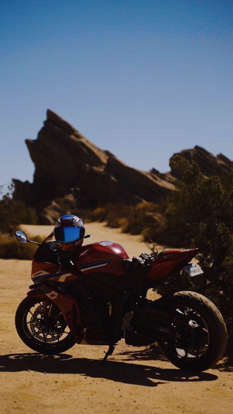 Vasquez Rocks Makes A Pretty Dramatic Neighbor Vasquez Rocks Makes A Pretty Dramatic Neighbor