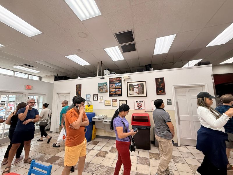 When Anthony Bourdain and Serena Williams Come for Chicken When Anthony Bourdain and Serena Williams Come for Chicken