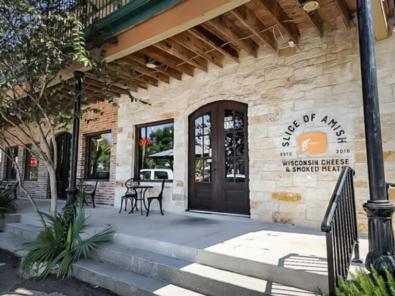 This Texas Amish Store Has Shelves Of Homemade Bread, Jams And Pies Worth The Drive