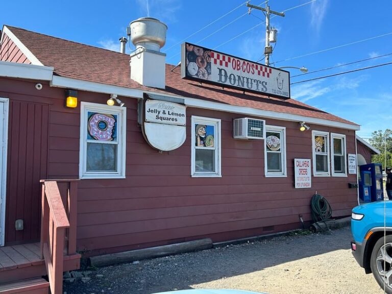 Locals Line Up At The Walk-Up Window Of This No-Frills New Jersey Bakery For Donuts They Call The State’s Best