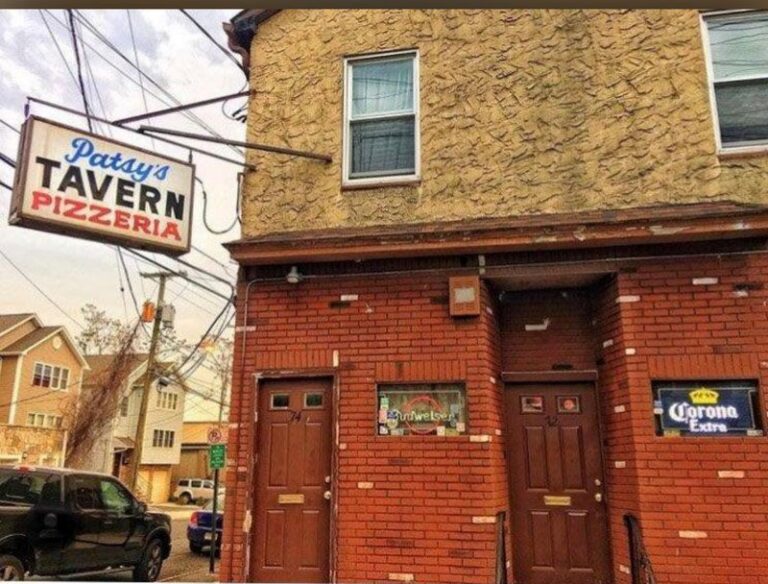 This Old-School New Jersey Tavern Has Been Turning Out Thin, Crispy Bar Pies For Generations