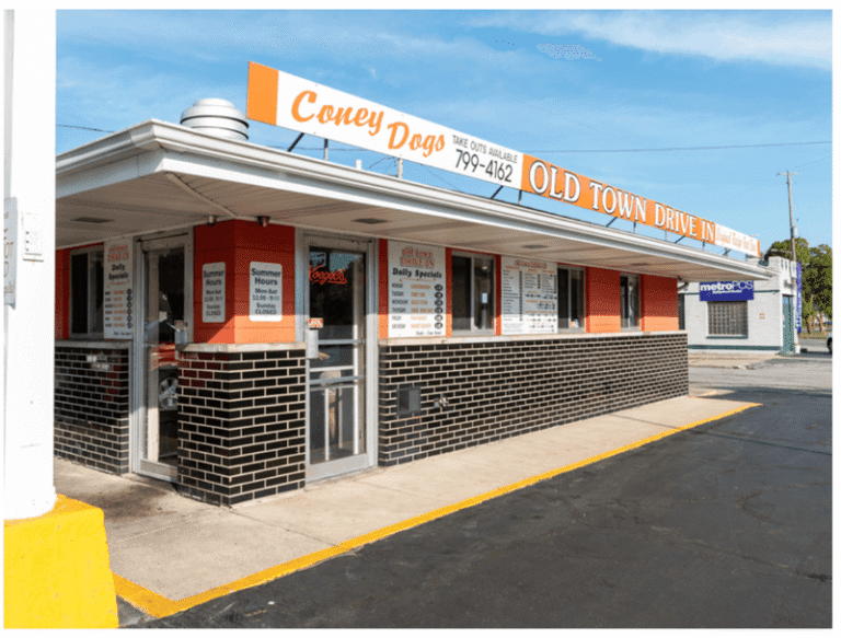This Michigan Root Beer Stand Has Served Frosty Mugs And Coney Dogs Since 1940