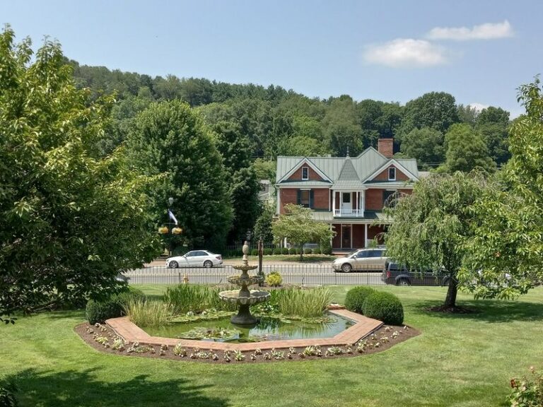 This Haunted Virginia Inn Still Bears Civil War Bloodstains Guests Walk Over on the Way to Bed