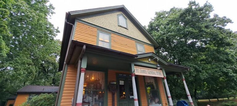 The New York Country Store Where Penny Candy Still Comes Out Of Glass Jars Behind A Century-Old Counter