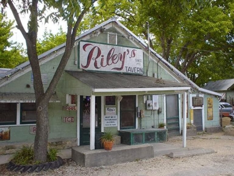 This Texas Country Store Has Stayed Open Since 1933 And Still Feels Like A Step Back In Time