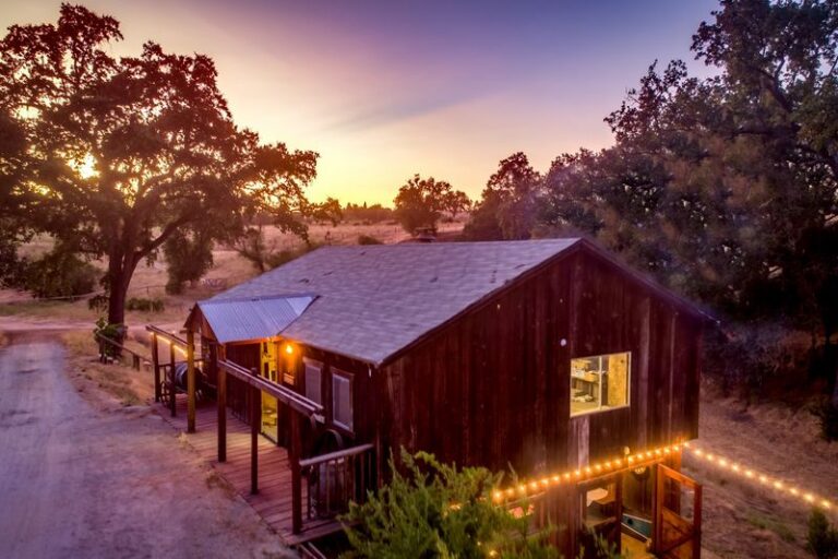 These 6 California Farm Stays Let You Wake Up Beside Farm Animals