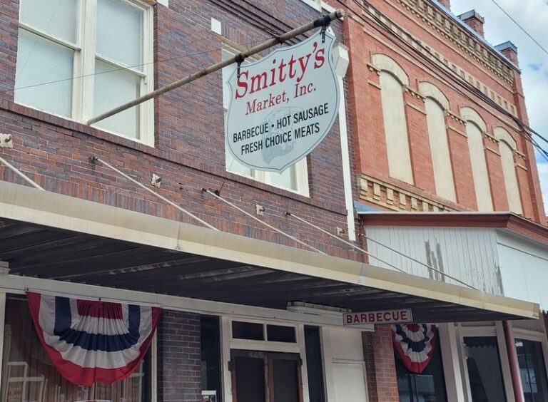 This Old-School Texas BBQ Joint Still Smokes Brisket Like Time Stopped Decades Ago