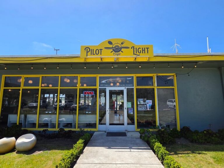 This Little California Airport Diner Serves Dutch Babies Right Beside The Runway As Planes Roar Past