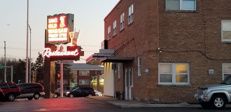 This Family-Run Broadview, Illinois Polish Buffet Serves Pierogi And Stuffed Cabbage In A Dining Room Stuck In The Early ’80s