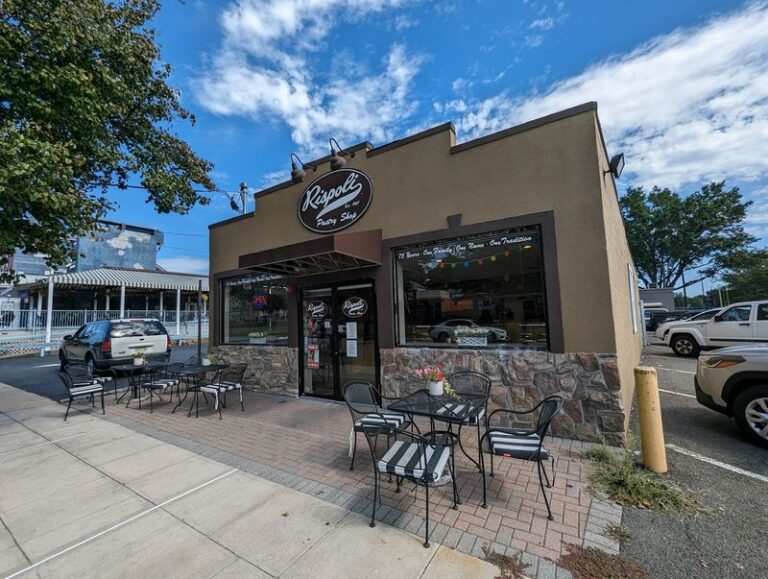 One Fan Flew In From Florida Just For The Lobster Tails At This New Jersey Bakery