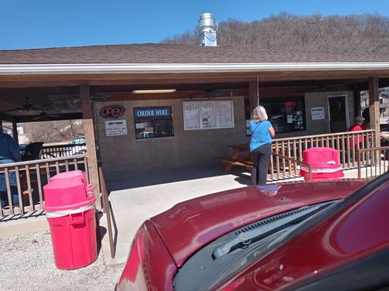 This Little Illinois Fish Stand At The End Of A River Town Draws Missouri Drivers For Crackly Fried Buffalo Fish