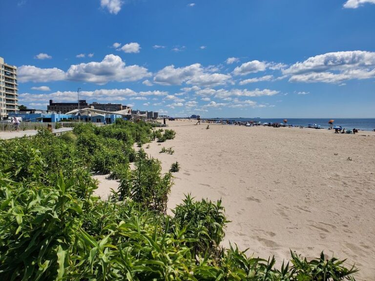 This Jersey Shore-Style New York Boardwalk Town On Long Island Has Changed So Much Your Childhood Self Would Get Lost