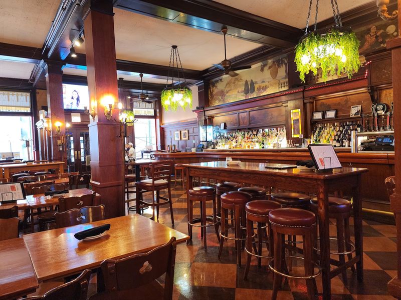 This Downtown Chicago German Kitchen Has Fried Crackly Schnitzel Between Glass Towers Since Before 1900