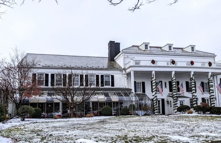 This Small Hudson Valley Town In New York Packs Bakeries, Antique Shops, And A Soda Fountain Onto One Walkable Main Street