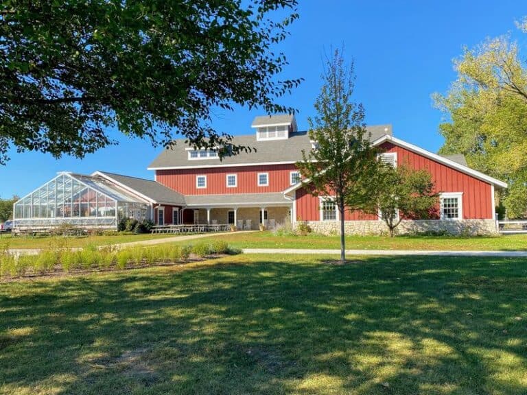 This Free Glenview, Illinois Farm Has Been Milking Cows Since the 1850s, and You Can Walk Right In