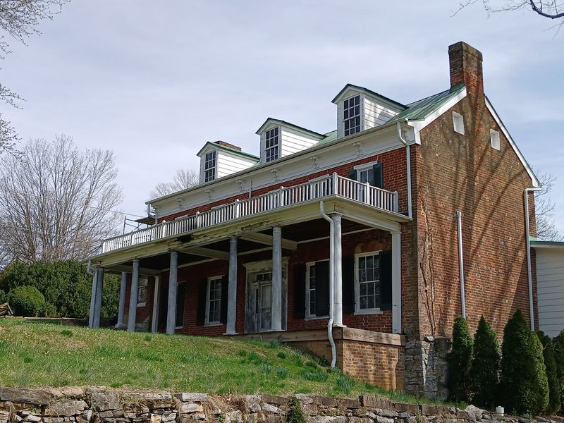 This Quirky Virginia Town Pours Drinks at the State’s Oldest Bar While a 190-Year-Old Ghost Plays the Violin