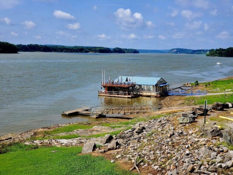 This Southern Illinois Catfish Restaurant Floats On The Ohio River, So You Feel It Sway Under Your Chair