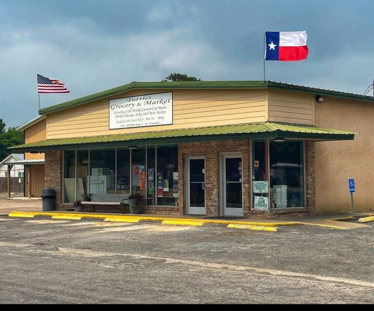 This Texas Meat Market Has An All-You-Can-Eat Lunch Buffet That Regulars Quietly Keep To Themselves