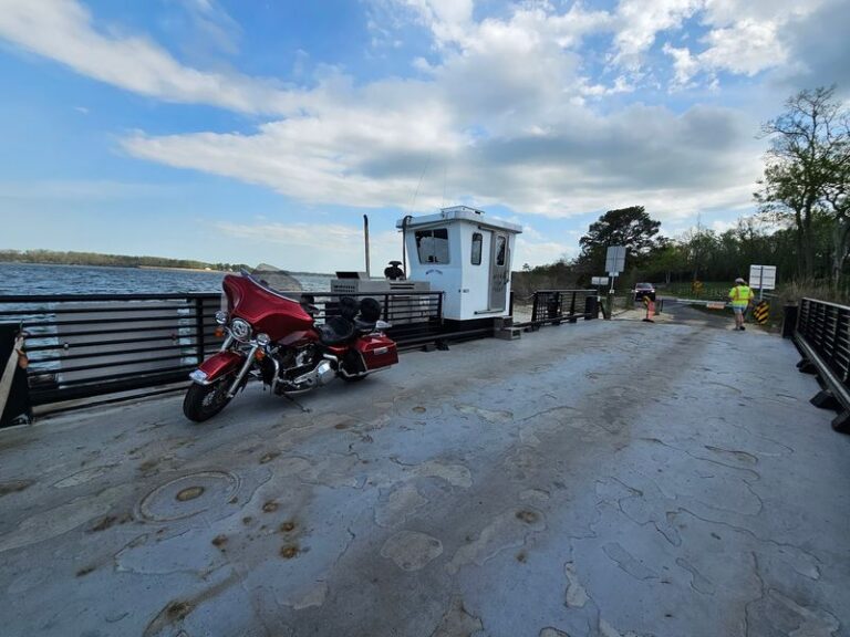 This Tiny Virginia Cable Ferry Has No Bridge and No Engine Room, Yet Everyone’s Lining Up to Ride It
