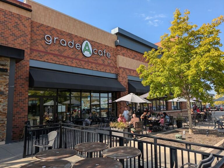 4 Family-Run Mount Prospect, Illinois Restaurants Hiding Behind Storefronts You’ve Driven Past A Hundred Times