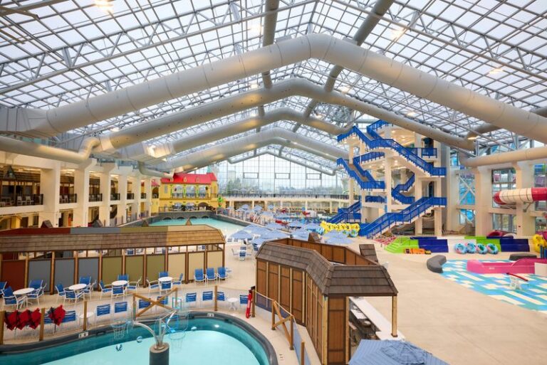 This Michigan Waterpark Turns Into A Grown-Ups-Only Night Out Once The Kids Go Home